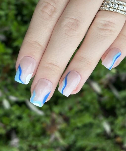 Merkloos Korte Blauwe Lijn Nagels - Blauw - Plaknagels - Plaktabs - Kort -Bekende Cosmetica Winkel