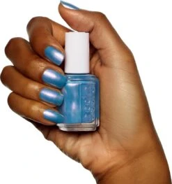 Essie Nagellak Winter 2018 - 586 Glow With The Flow -Bekende Cosmetica Winkel 1126x1200 1