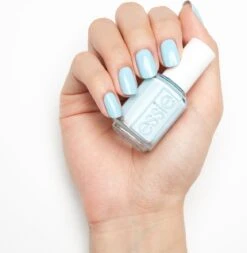 Essie Midsummer 2020 Midsummer Collectie 2020 Limited Edition - 721 Sway In Crochet - Blauw - Glanzende Nagellak - 13,5 Ml -Bekende Cosmetica Winkel 1171x1200 7