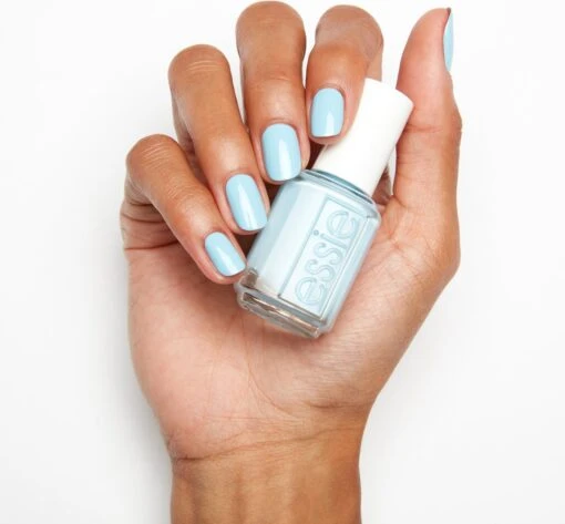 Essie Midsummer 2020 Midsummer Collectie 2020 Limited Edition - 721 Sway In Crochet - Blauw - Glanzende Nagellak - 13,5 Ml -Bekende Cosmetica Winkel 1200x1114 7