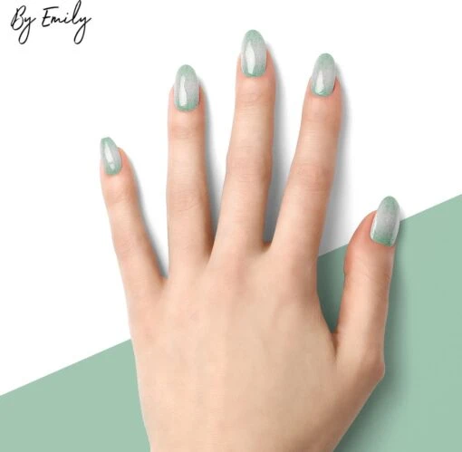 By Emily - Nagel Wrap - Sparkly Green | 20 Stickers | Nail Wrap | Nail Art | Trendy | Design | Nagellakvrij | Eenvoudig | Nagel Wrap | Nagel Stickers | Folie | Zelfklevend | Sjablonen -Bekende Cosmetica Winkel 1200x1173 21