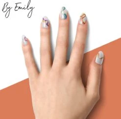 By Emily - Nagel Wrap - The Magic Belongs To Color | 16 Stickers | Nail Wrap | Nail Art | Trendy | Design | Nagellakvrij | Eenvoudig | Nagel Wrap | Nagel Stickers | Folie | Zelfklevend | Sjablonen -Bekende Cosmetica Winkel 1200x1180 16