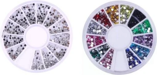 Nail Art Voordeel Set Rhinestones Zilver + Diverse Kleuren - 1200 Stuks - Strass Nagel Steentjes / Nagel Diamantjes / Nail Art -Bekende Cosmetica Winkel