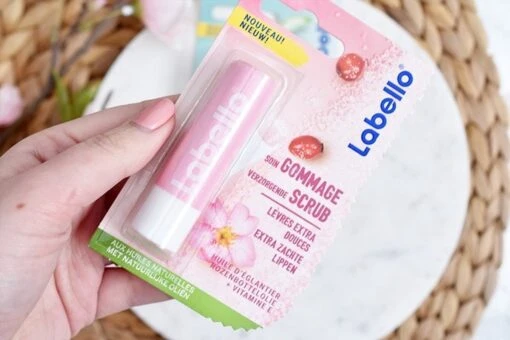 Labello Lipscrub Rozenbottelolie -Bekende Cosmetica Winkel 1200x799 8