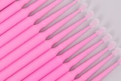 Lashes & More - 100 Stuks Wegwerp Microbrushes - Roze - Wimpers Uitbreiding - Individuele Lash Verwijderen - Wattenstaafje - Micro Borstel Voor Wimper Extensions Tool- Microbrush -Bekende Cosmetica Winkel 1200x803 6