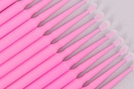 Lashes & More - 100 Stuks Wegwerp Microbrushes - Roze - Wimpers Uitbreiding - Individuele Lash Verwijderen - Wattenstaafje - Micro Borstel Voor Wimper Extensions Tool- Microbrush -Bekende Cosmetica Winkel 1200x803 6