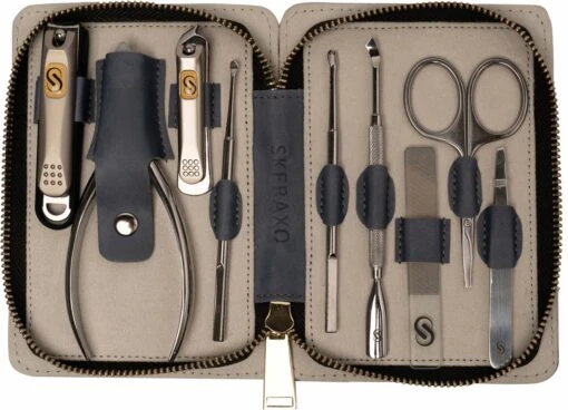 Skeraxo 8-delige Luxe Verschillende Tools - Professioneel Manicure Set & Pedicureset Met Nagelvijl & Nageltang – Behandeling Nagels En Huid -Bekende Cosmetica Winkel 1200x866 2