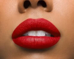 Maybelline Vivid Matte Liquid - 35 Rebel Red - Rood - Lippenstift -Bekende Cosmetica Winkel 1200x960 7