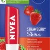 Nivea - Labello Strawberry Shine Lippenbalsem - 5,5 Ml Stick - Lipbalsem - Lipbalm - Lipverzorging - Verrijkt Met Shea Boter En Bio Jojoba Olie -Bekende Cosmetica Winkel 750x1200 3