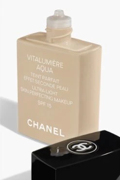 Chanel Vitalumiere Aqua Foundation - 30 Beige - SPF15 - 30 Ml -Bekende Cosmetica Winkel 800x1200 3