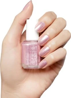 Essie Birthday Girl Nagellak - 514 Birthday Girl - Roze - Glitter -Bekende Cosmetica Winkel 872x1200