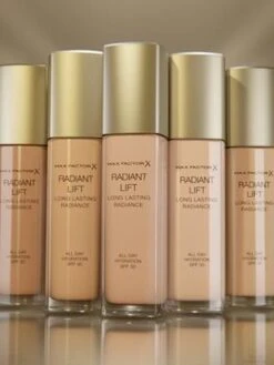 Max Factor - Radiant Lift Foundation - 075 Golden Hour -Bekende Cosmetica Winkel 900x1200 33