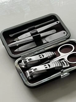 Merkloos Luxe Echt Lederen Manicure Set Voor Op Reis Inclusief Reis Etui 6 Delig – 11x7cm | Nagelschaar | Nagelvijl | Nagels Knippen | Pincet | Nagelverzorging -Bekende Cosmetica Winkel 900x1200 8