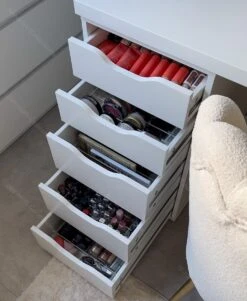 Jumanah® Collections "Sorted" Large Foundation Tray - Make Up Organizer - Ladeverdeler - Lade Organizer - Transparant - Acryl - Kunststof - Ikea Alex 5 Ladeblok -Bekende Cosmetica Winkel 984x1200 3